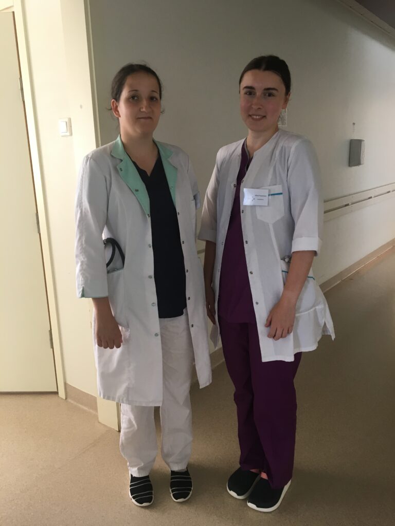 Topošie mediķi apgūst profesiju Vidzemes slimnīcā